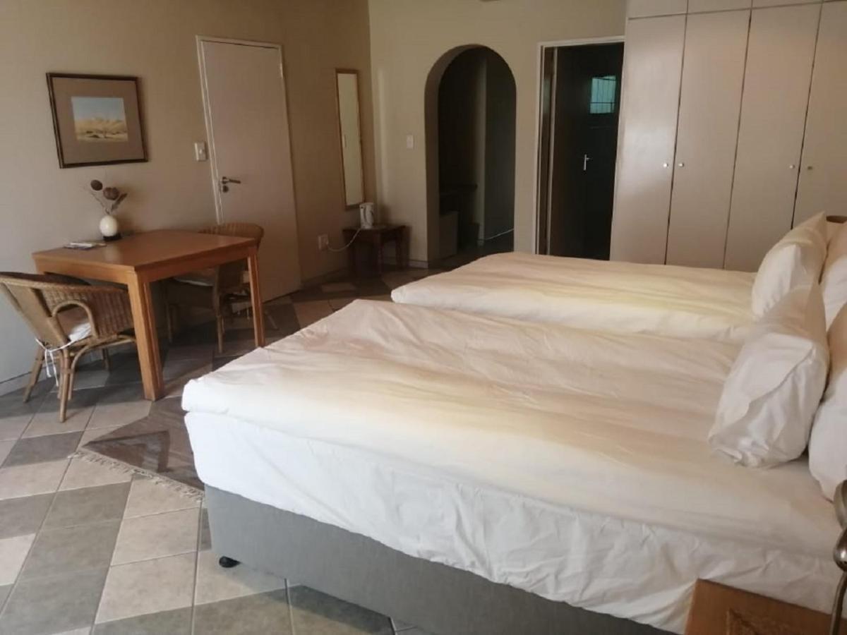 Hotel Pension Palmquell Klein Windhoek Εξωτερικό φωτογραφία